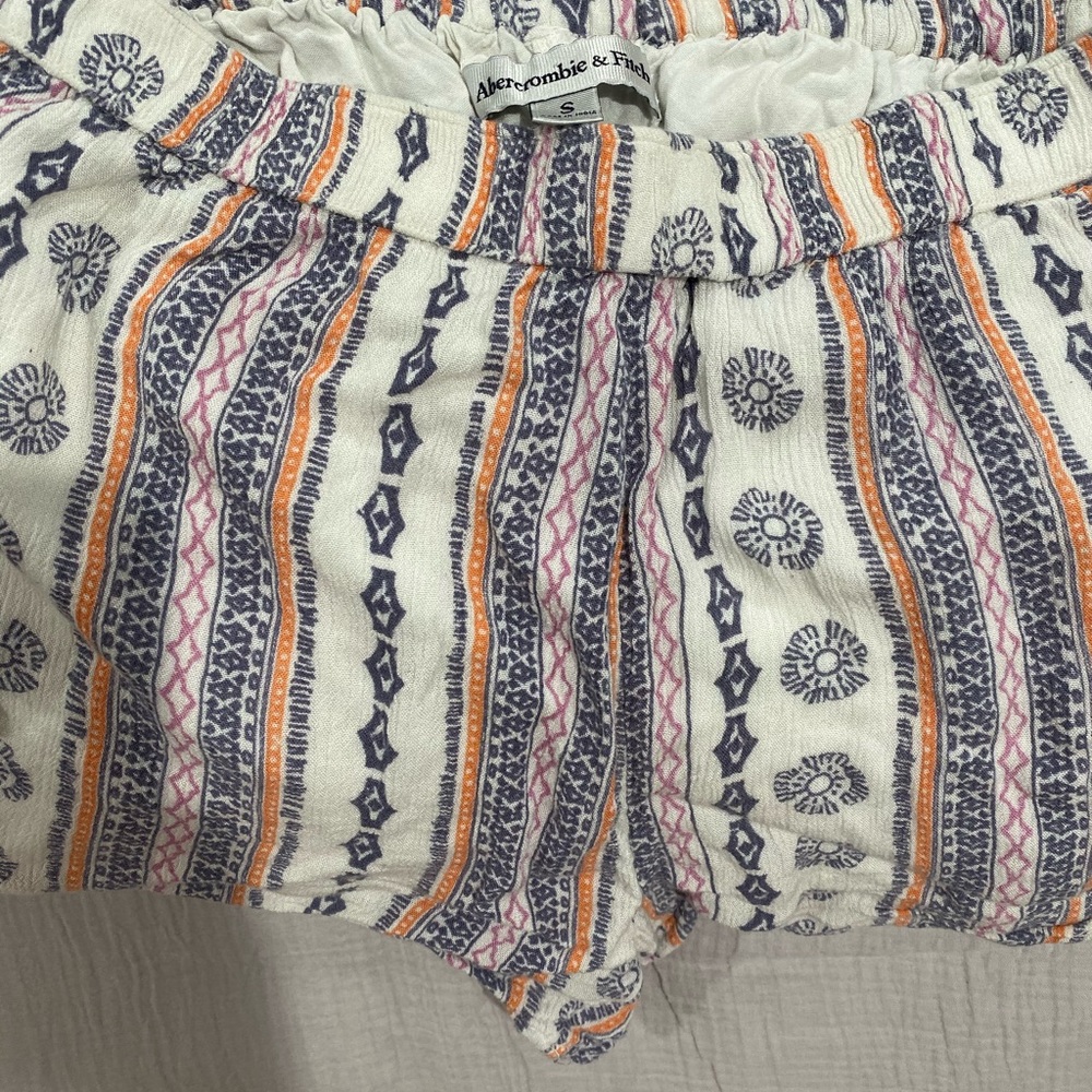 Shorts - Picture 3 of 4